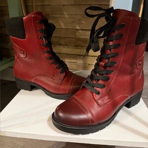 Woman’s Softmoc leather boots